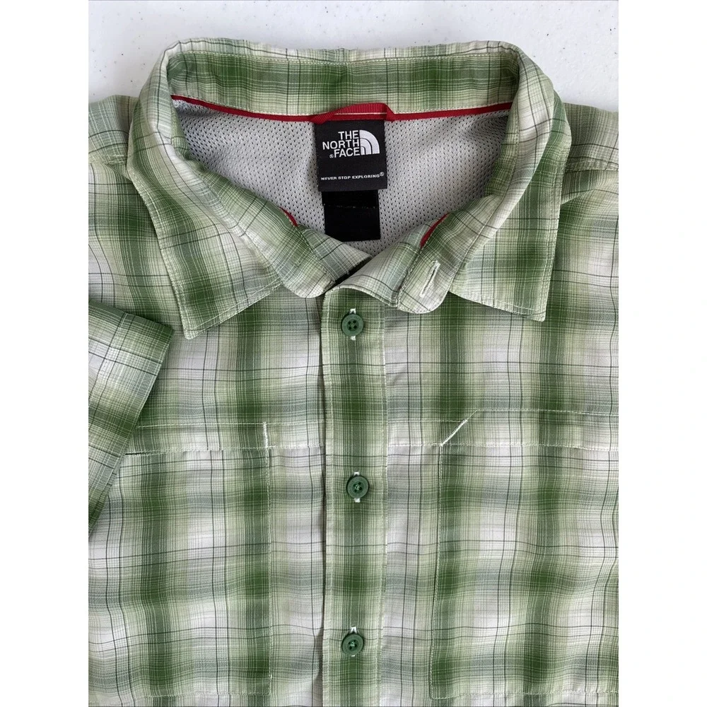 The North Face Men's Large Light Green White Plaid Short Sleeve Button Up Shirt‎